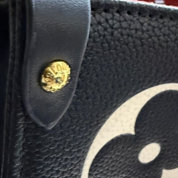 STUNNING LV Fashion Tote! BLACK Embossed MM Size with LV magnetic box and bag! - Picture 9 of 10